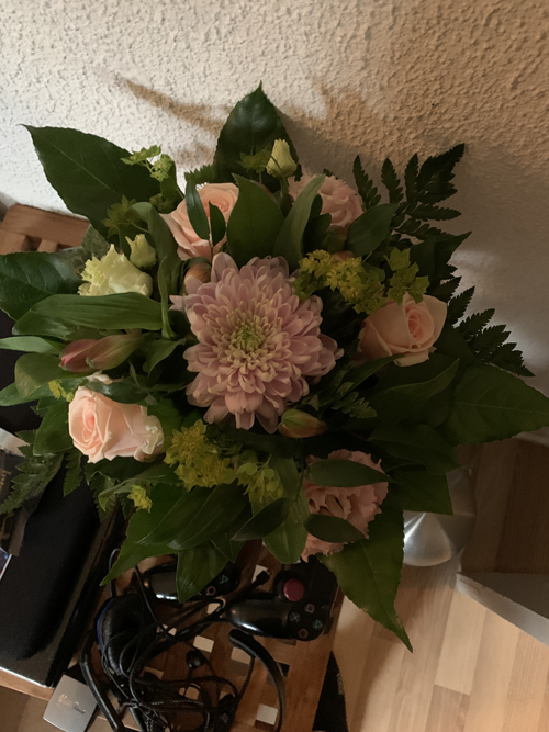 et billed af en buket blomster